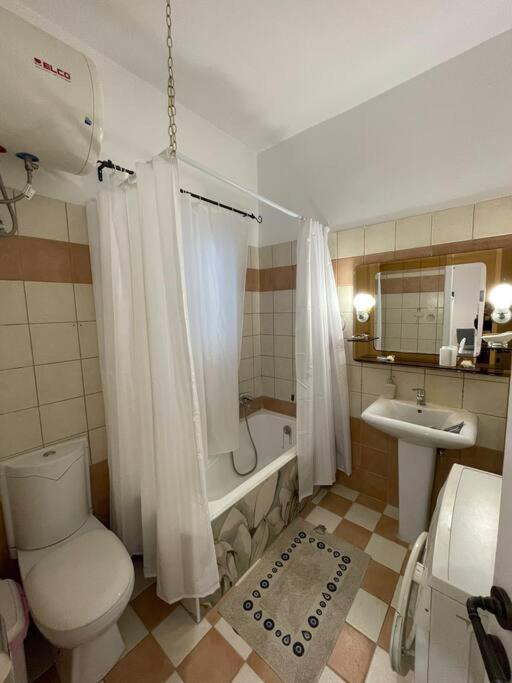 Alekas Cozy * Corfu (city)
